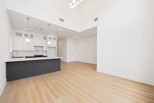 422 E 41 Street, Houston, TX 77022