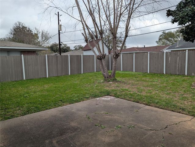 1605 Ruella Lane, Pasadena, TX 77502