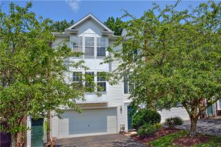 651 Village Green Blvd E, Adams Twp, PA 16046