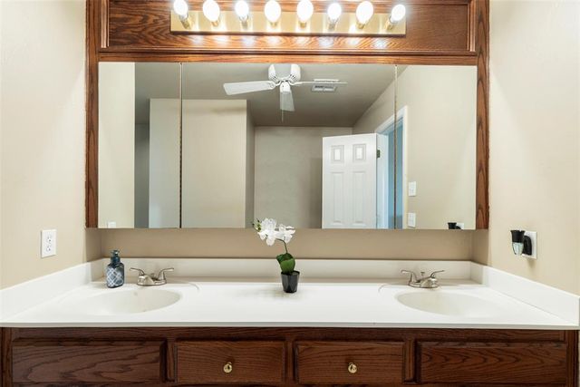 4350 Deer Crossing, Edmond, OK 73025