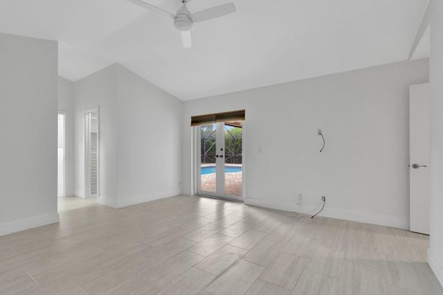 5264 NW 89th Dr, Coral Springs, FL 33067