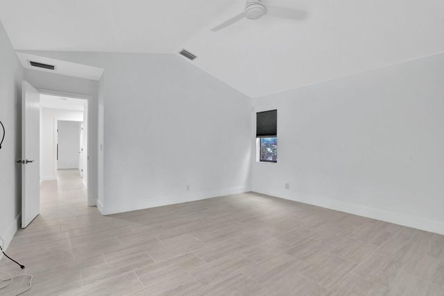 5264 NW 89th Dr, Coral Springs, FL 33067