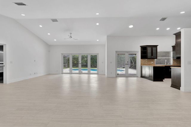 5264 NW 89th Dr, Coral Springs, FL 33067