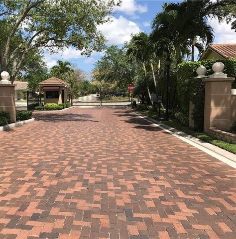 5264 NW 89th Dr, Coral Springs, FL 33067