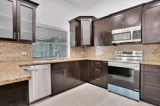 5264 NW 89th Dr, Coral Springs, FL 33067