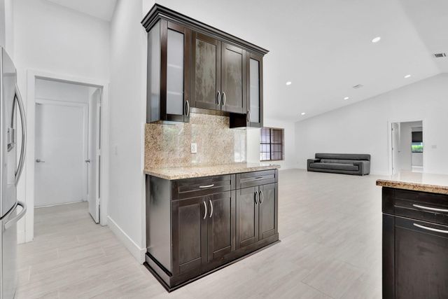 5264 NW 89th Dr, Coral Springs, FL 33067