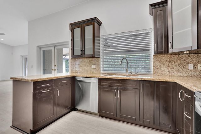 5264 NW 89th Dr, Coral Springs, FL 33067