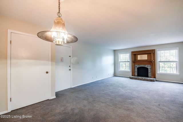 8133 Lake Ave B9, Louisville, KY 40222