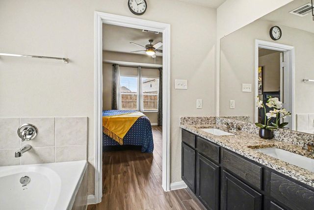 4906 Luke Mathew Drive, Rosharon, TX 77583