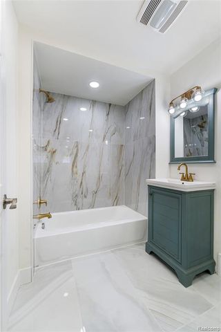 20075 Washtenaw Street, Harper Woods, MI 48225