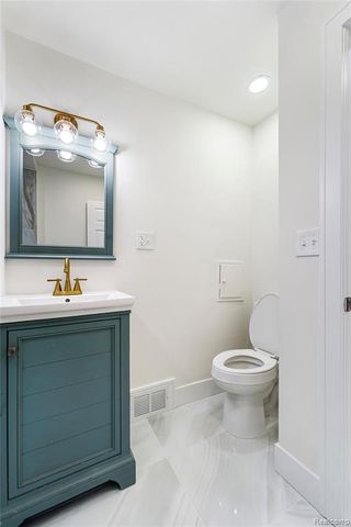 20075 Washtenaw Street, Harper Woods, MI 48225