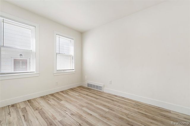 20075 Washtenaw Street, Harper Woods, MI 48225