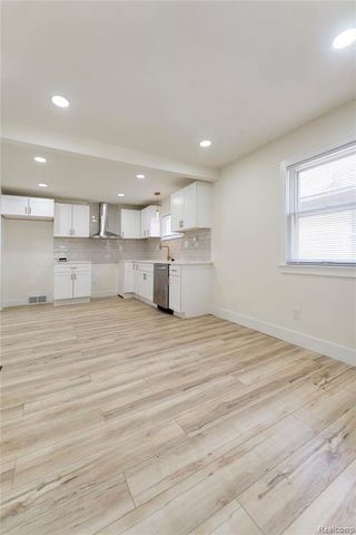 20075 Washtenaw Street, Harper Woods, MI 48225