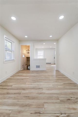 20075 Washtenaw Street, Harper Woods, MI 48225