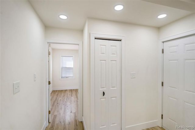 20075 Washtenaw Street, Harper Woods, MI 48225