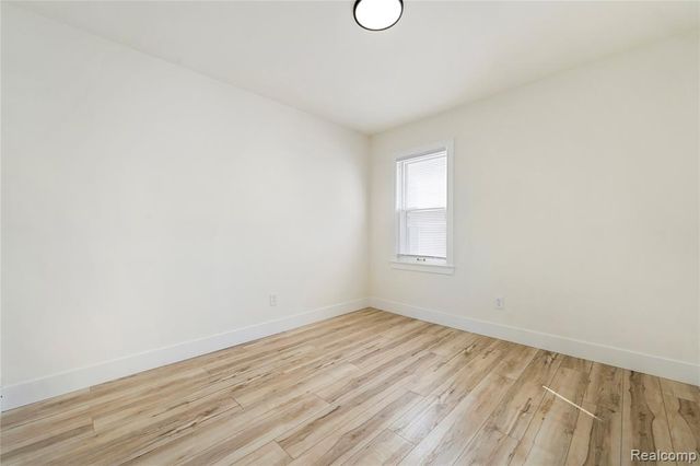 20075 Washtenaw Street, Harper Woods, MI 48225