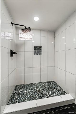 20075 Washtenaw Street, Harper Woods, MI 48225