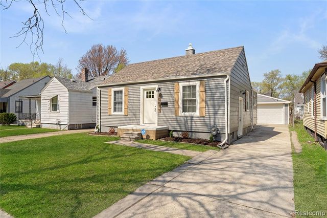 20075 Washtenaw Street, Harper Woods, MI 48225