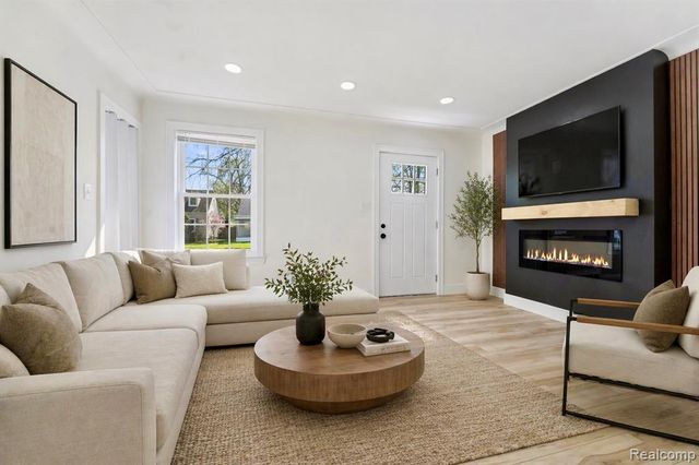 20075 Washtenaw Street, Harper Woods, MI 48225