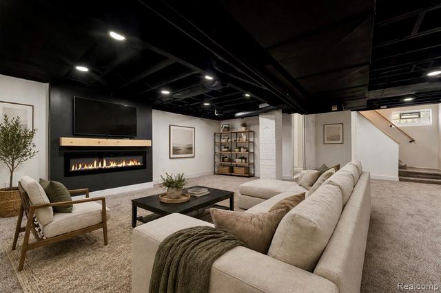 20075 Washtenaw Street, Harper Woods, MI 48225