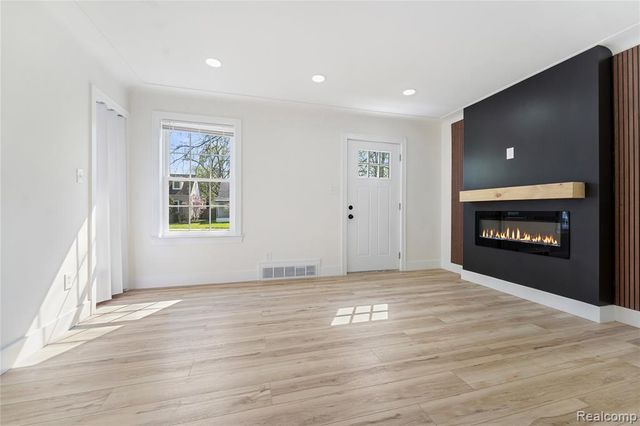 20075 Washtenaw Street, Harper Woods, MI 48225