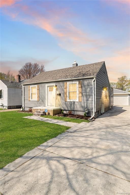 20075 Washtenaw Street, Harper Woods, MI 48225