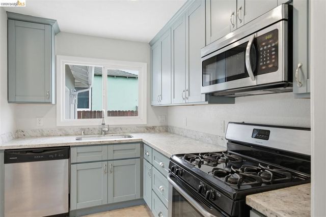 1427 Mariposa St, Richmond, CA 94804