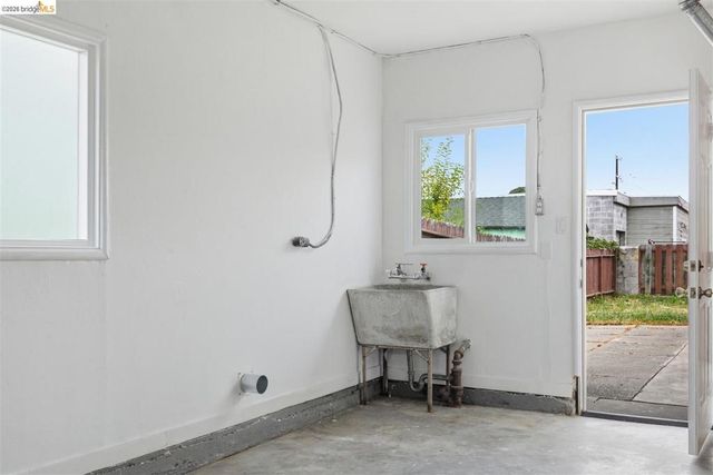 1427 Mariposa St, Richmond, CA 94804