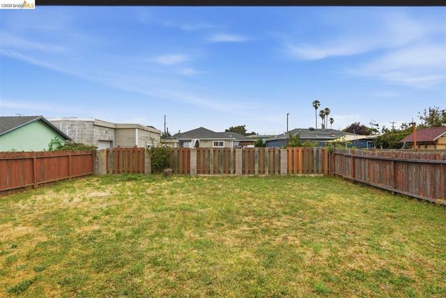 1427 Mariposa St, Richmond, CA 94804