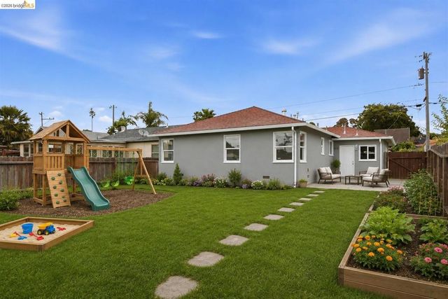 1427 Mariposa St, Richmond, CA 94804