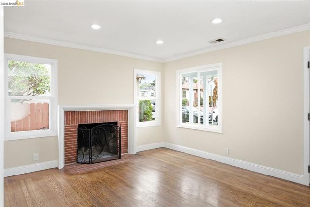 1427 Mariposa St, Richmond, CA 94804