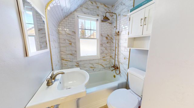 808 Freeborn Avenue, Albert Lea, MN 56007