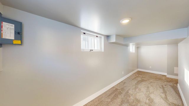 808 Freeborn Avenue, Albert Lea, MN 56007