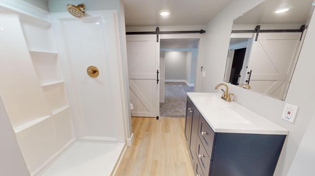 808 Freeborn Avenue, Albert Lea, MN 56007