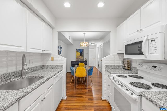 139 Green Turtle Ln Apt 8, Charlottesville, VA 22901