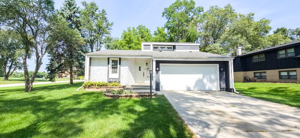 1473 Happy Valley Road, Crown Point, IN 46307
