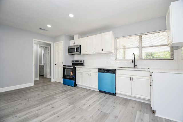 5429 De Lange Lane, Houston, TX 77092