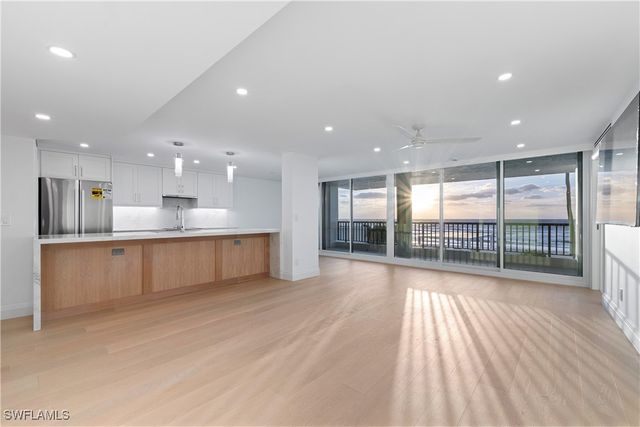 2388 Gulf Shore BLVD N 204, Naples, FL 34103