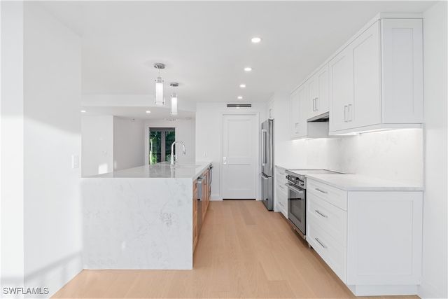 2388 Gulf Shore BLVD N 204, Naples, FL 34103