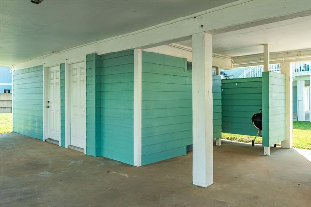 16906 Beachcomber Drive, Jamaica Beach, TX 77554