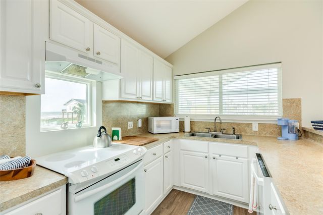 16906 Beachcomber Drive, Jamaica Beach, TX 77554