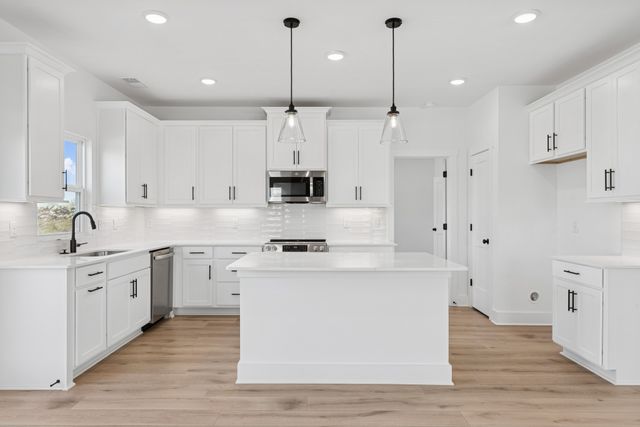 305 Brandi Ln, Gallatin, TN 37066