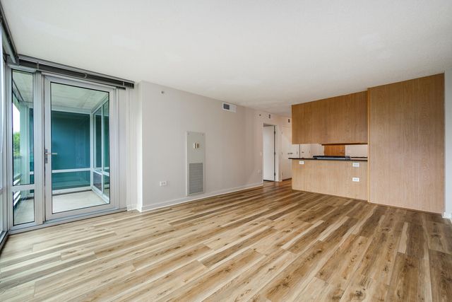 9655 Woods Drive 507, Skokie, IL 60077