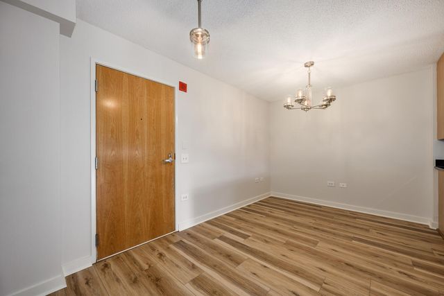 9655 Woods Drive 507, Skokie, IL 60077