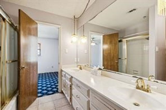 1702 Paisley Drive, Arlington, TX 76015