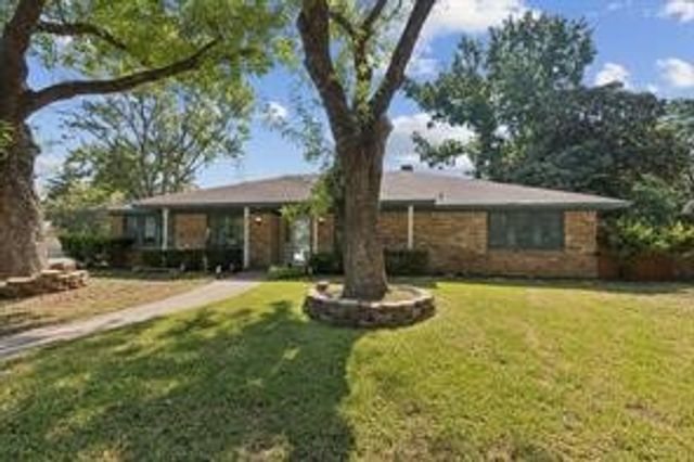 1702 Paisley Drive, Arlington, TX 76015