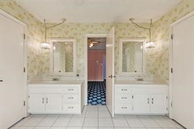 1702 Paisley Drive, Arlington, TX 76015