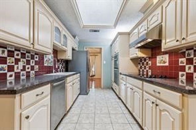 1702 Paisley Drive, Arlington, TX 76015