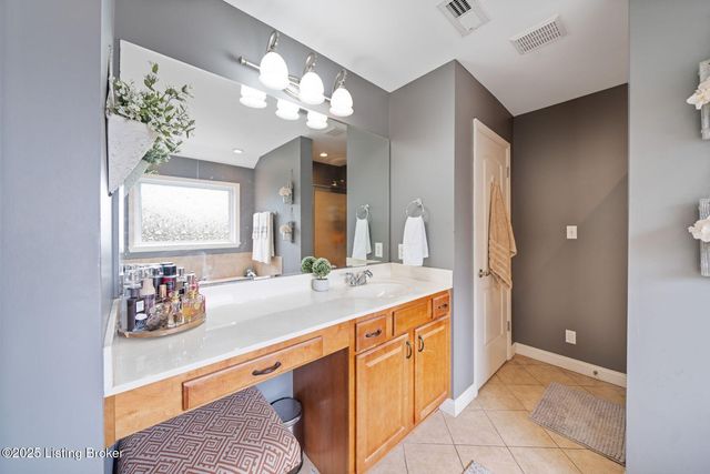 329 Links Dr, Simpsonville, KY 40067