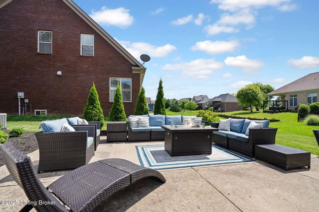 329 Links Dr, Simpsonville, KY 40067